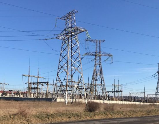 Plafonarea preturilor la energia electrica se incheie azi