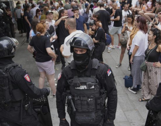 Profesionitii in sanatate mintala din Serbia cer guvernului sa opreasca violena