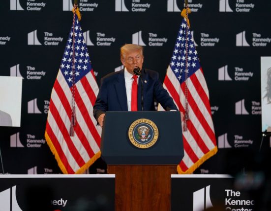 Donald Trump Am incheiat politica woke la Kennedy Center premii pentru Sylvester Stallone si Gloria Gaynor