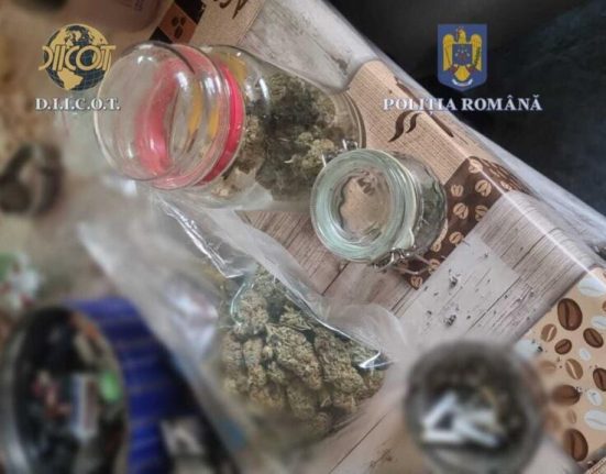 Zeci de kilograme de droguri confiscate in august