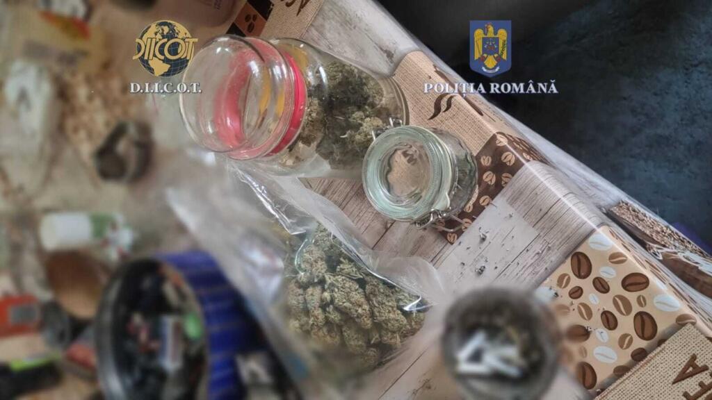 Zeci de kilograme de droguri confiscate in august