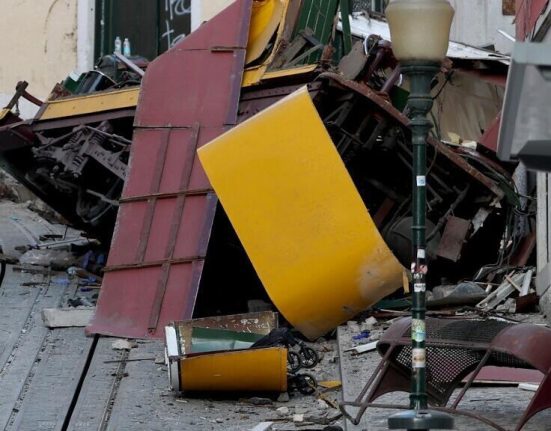 MAE Niciun romn printre victimele accidentului din Lisabona