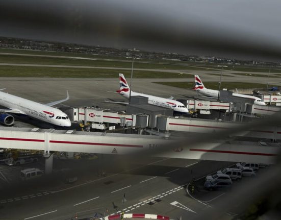 Mai multe aeroporturi europene afectate de atac cibernetic