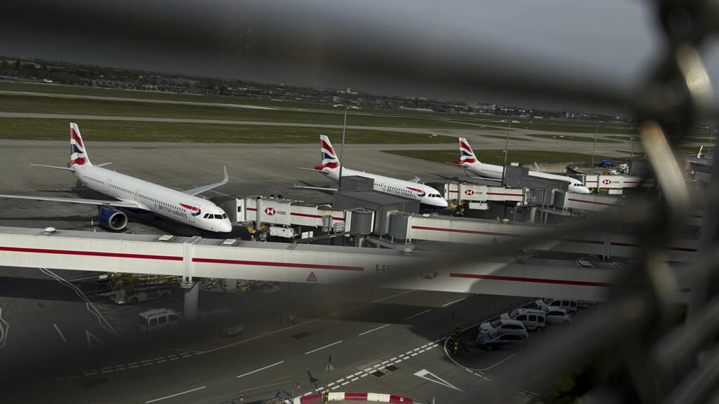 Mai multe aeroporturi europene afectate de atac cibernetic