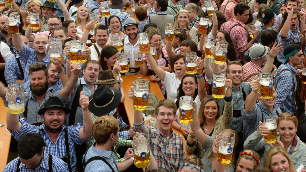 Festivalul Berii de la Munchen oprit de o alerta cu bomba