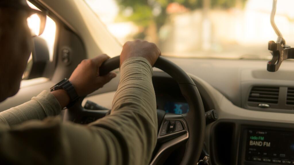 Frauda masiva in servicii de ride sharing descoperita de ANAF